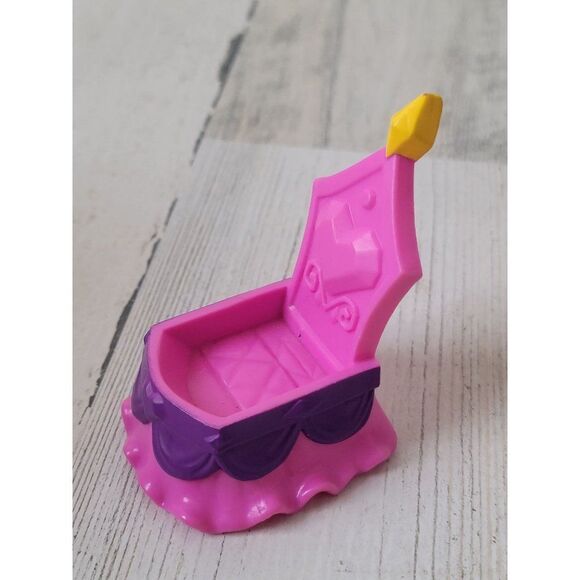 Pink heart royalty chair bed mini doll accessory toy figure - Picture 2 of 5